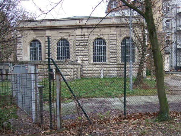 Westfassade vor der Sanierung