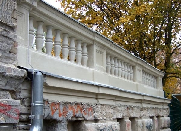 rekonstruierte Balustrade